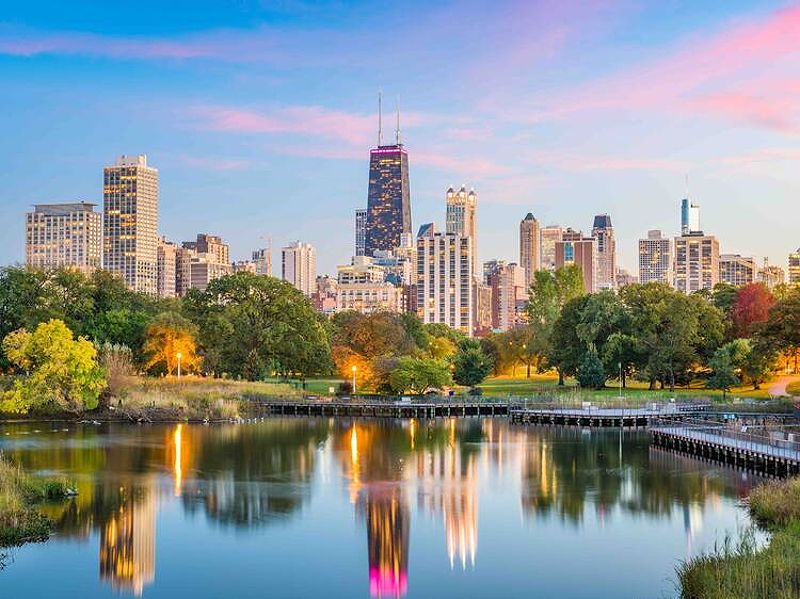 Chicago skyline showcasing the vibrant West Loop