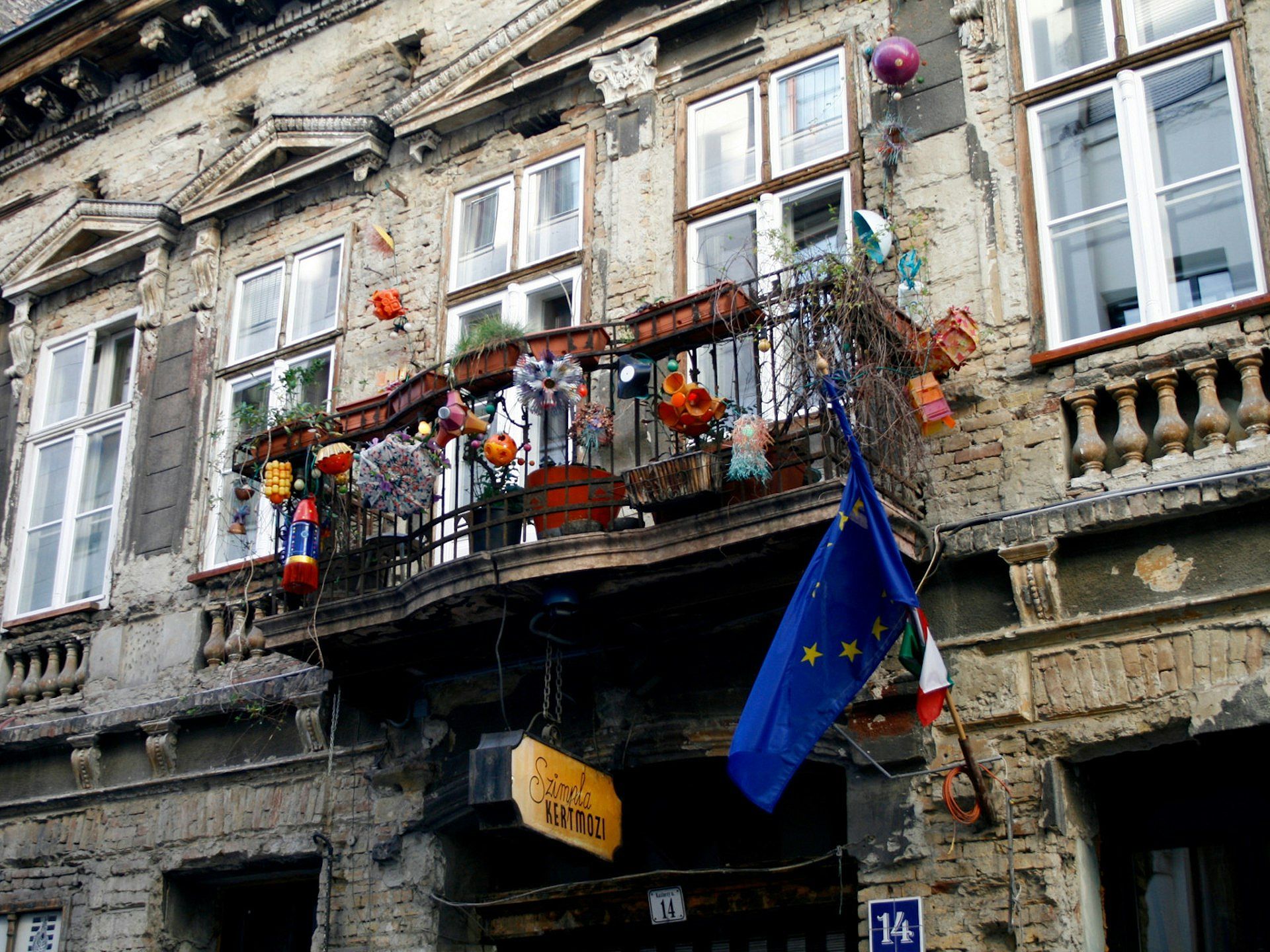 Szimpla Kert ruin pub in Budapest