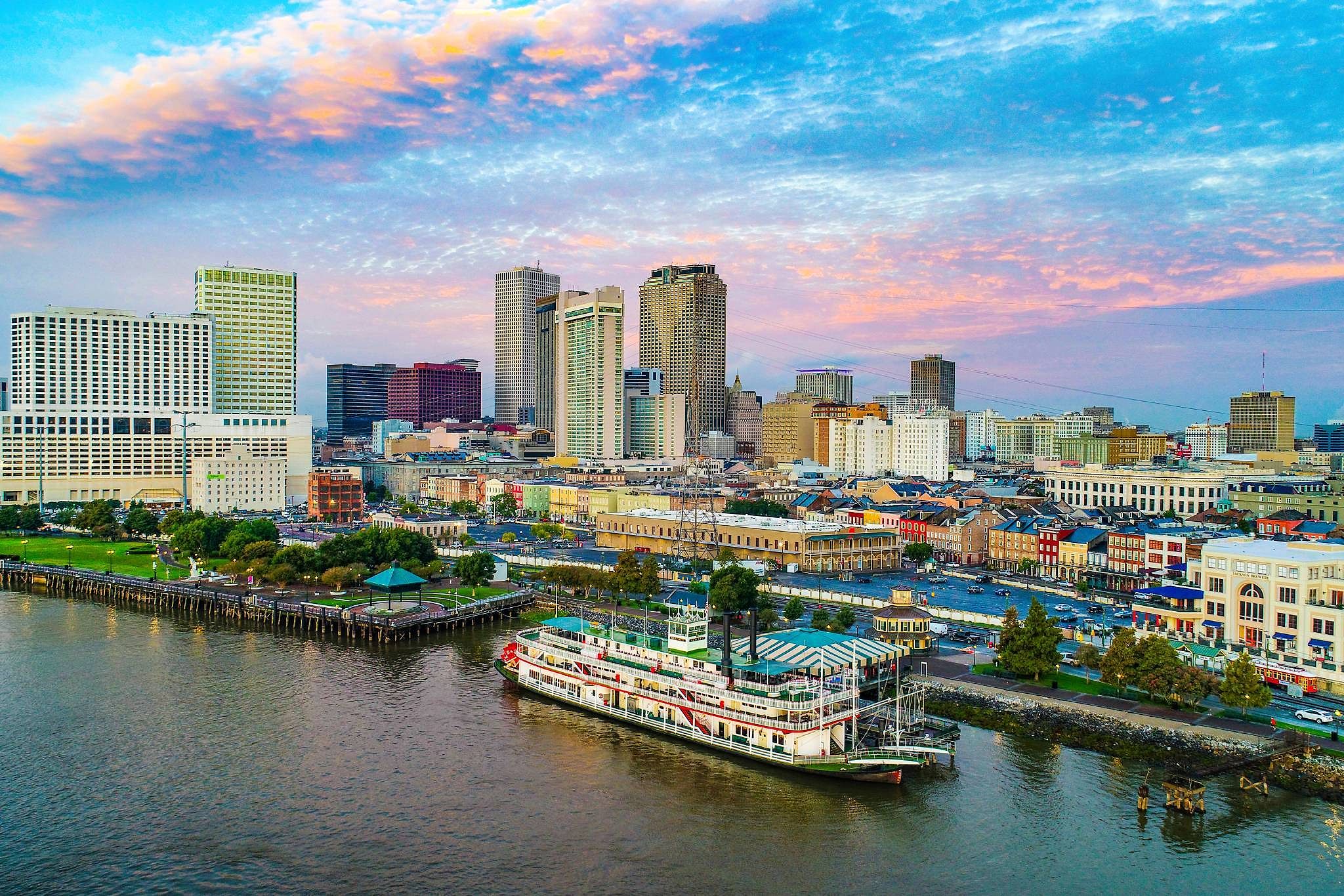 Where To Stay In Nola: The Best Neighborhoods For Foodies