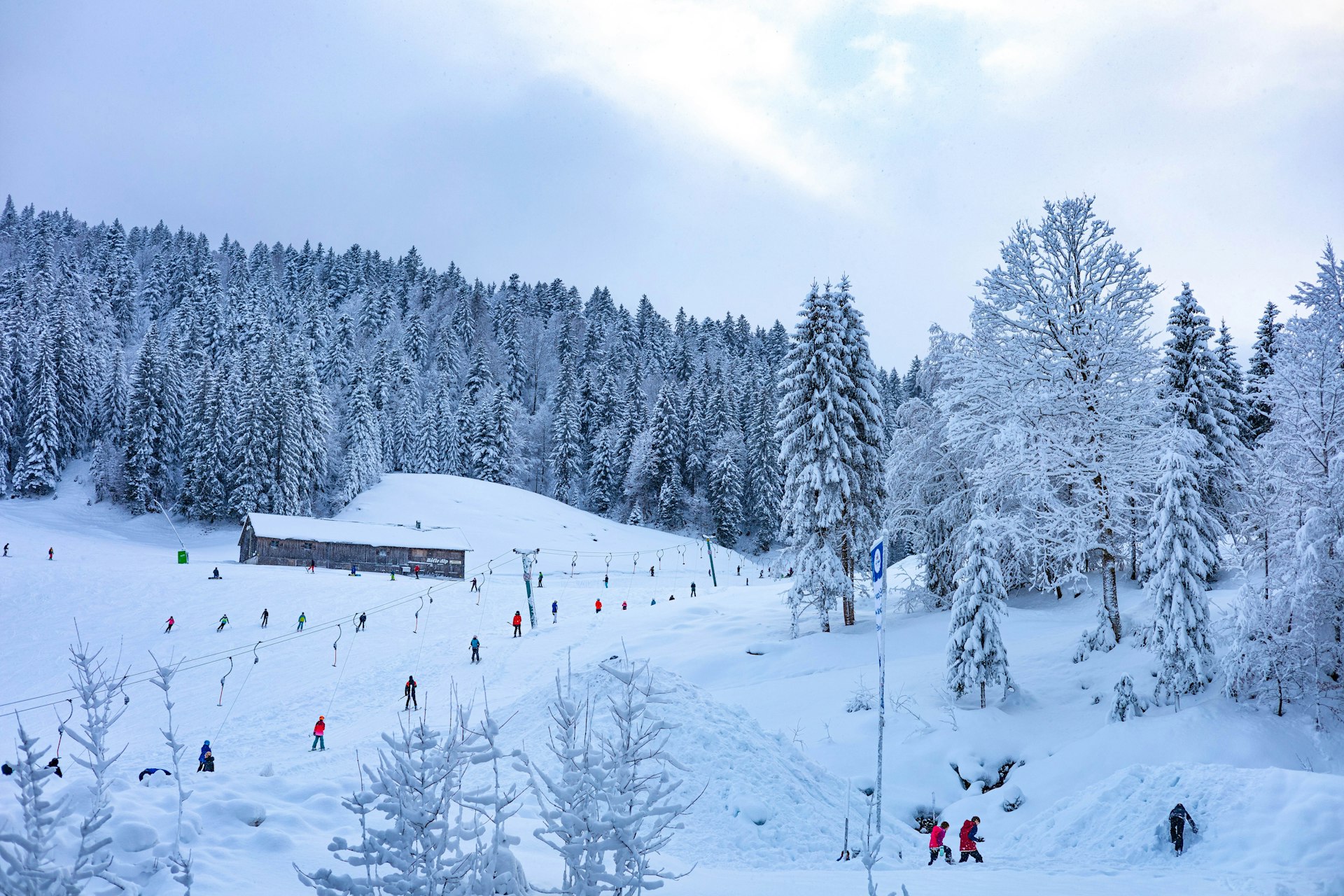 A Guide to Sustainable Winter Sports Destinations: Eco-Friendly Adventures in the Snow